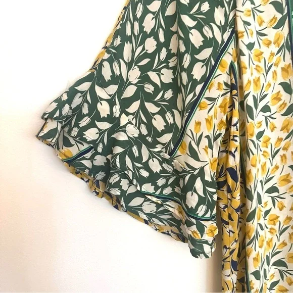 Democracy Floral Short Sleeve Split Hem Top Size Small - Picture 2 of 14